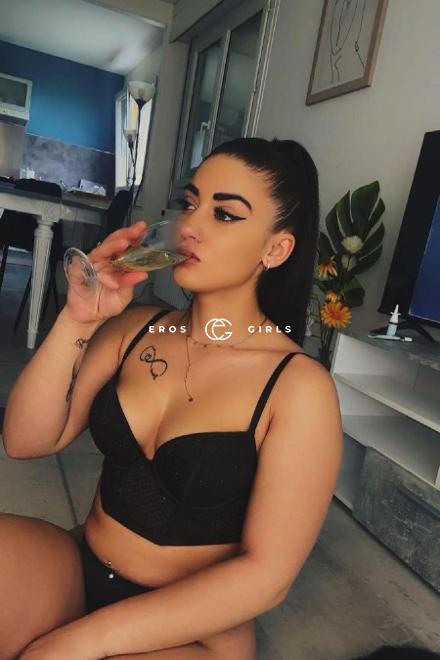 Giulia TEEN TEEN COME IN FACE Schweiz, Neuenburg