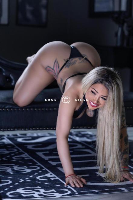 Tiffany BLOND LATINA COME IN FACE Schweiz, Neuenburg