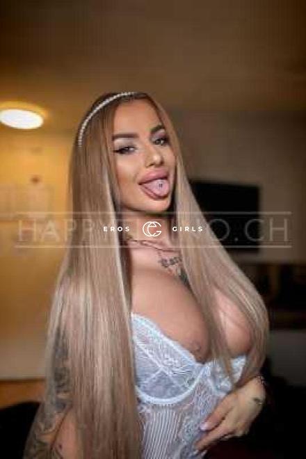 Ayshe Una bambola Barbie piena di Schweiz, Tessin